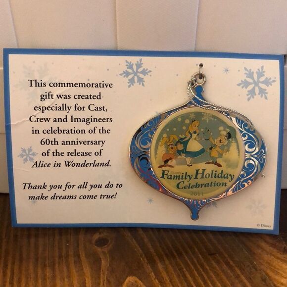 2014 Disney Family Holiday 🌲 Collection Ornament - Picture 1 of 1